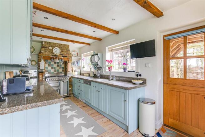 13. Kitchen.jpg