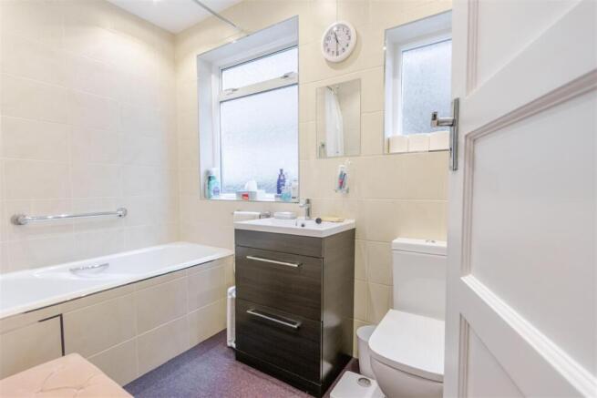 Holwell Place, Pinner photo 4