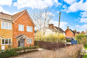 8, Buttercup Close, Dunmow CM6 4AJ