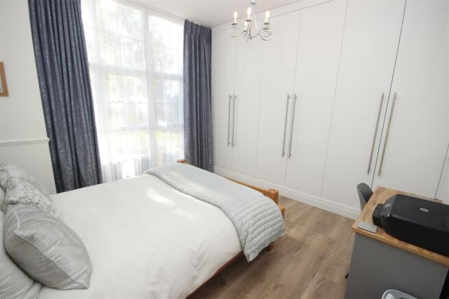 bedroom 1.JPG