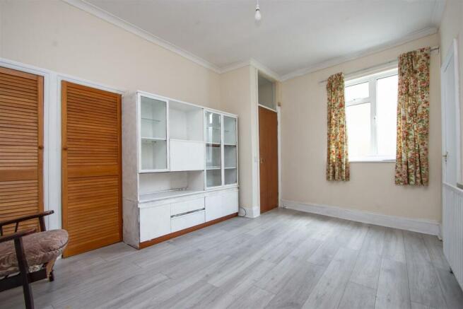 61 Kenlor Road SW17 reception 1b.jpg