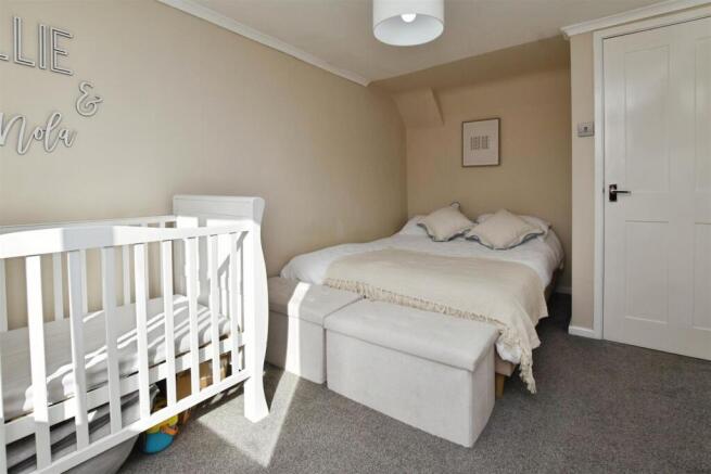 da408313-bed 201.JPG