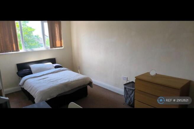 3 bed Flat to rent Image 10