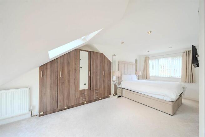 5 bed Semi-Detached for sale Image 8