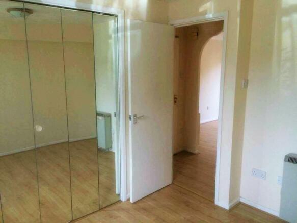 6 Foxglove bedroom.jpg