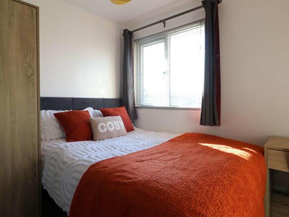 134 Balfour Road Room 3 .JPG