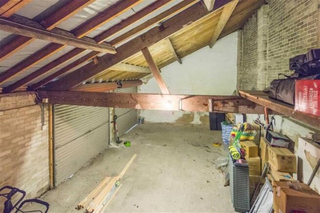 LARGE BARN/GARAGE