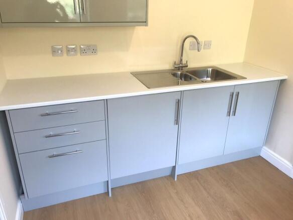 4 bed Semi-Detached to rent Image 7