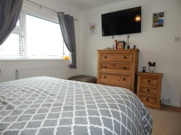 bed 1 (2).JPG