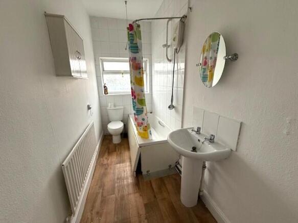 2 bed Terraced to rent Image 11