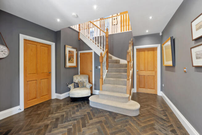 5 bed Detached for sale Image 10