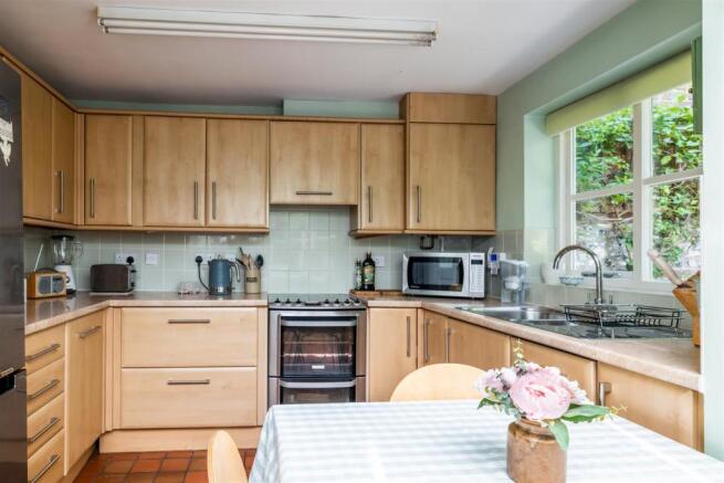 2 Garden Cottages BN7 2BU-16.jpg