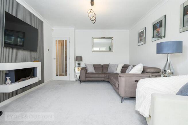 4 bed Detached for sale Image 10