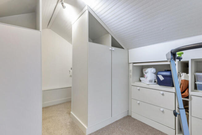 Walk-in wardrobe/...