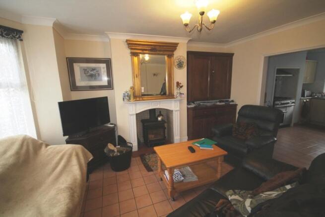 Kitchen/ Dining Room
