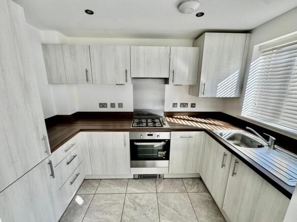 Fully Fitted Kitchen