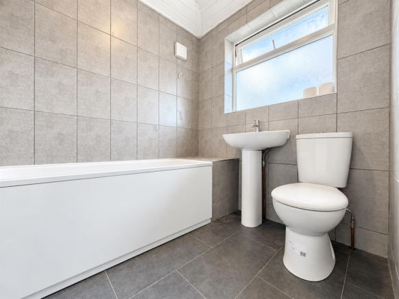Family Bathroom/ WC