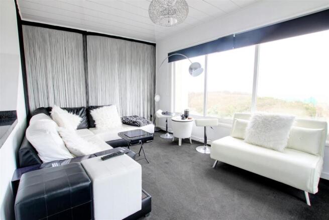 Flat 5 reception room
