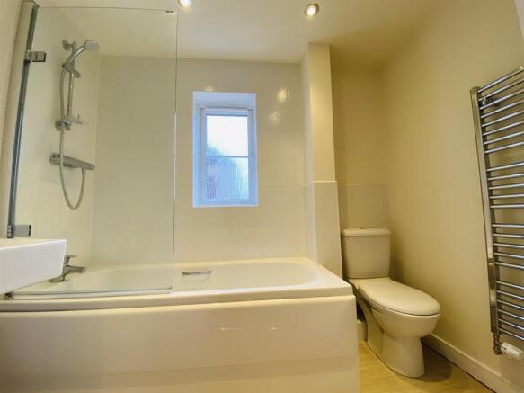 2 bed Semi-Detached to rent Image 11