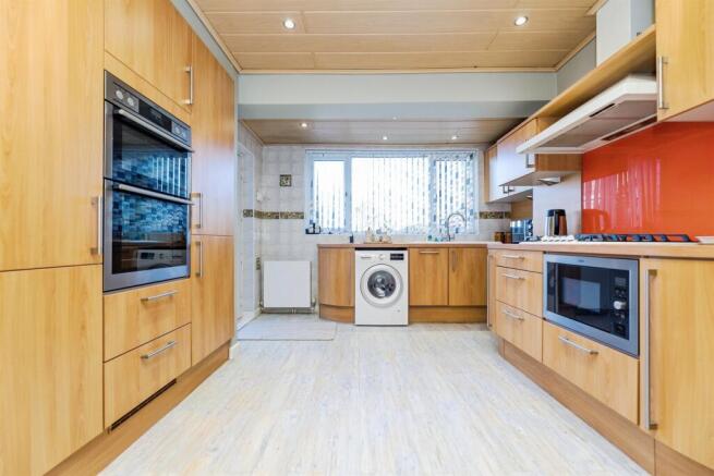 3 bed Detached Bungalow for sale Image 10
