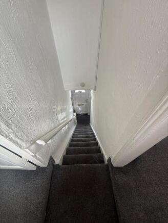 2 bed Terraced to rent Image 5