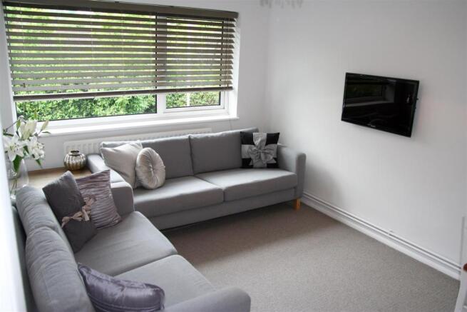 Front Room 1.JPG