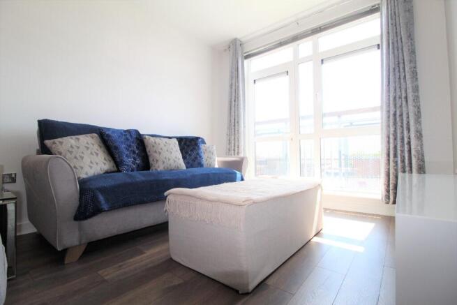 1 bed Flat to rent Image 4
