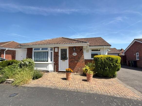 2-bed house on The Gardens, Tongham, Surrey, GU10, £450,000