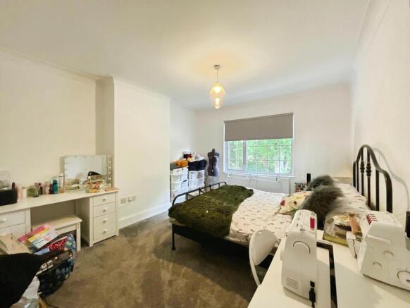 4 bed Semi-Detached for sale Image 12