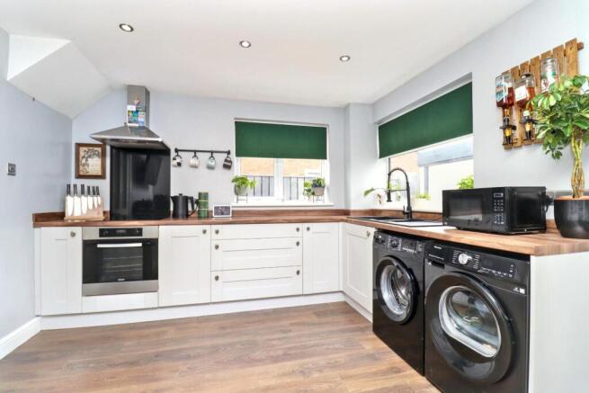 3 bed Semi-Detached for sale Image 4