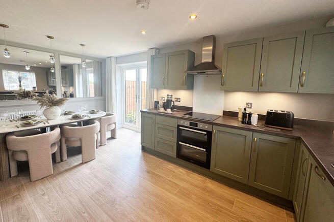 3 bed House for sale Image 4