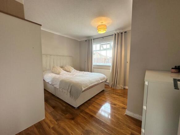 3 bed Semi-Detached for sale Image 9