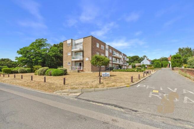 2 Bedroom Flat in CO5 8LS