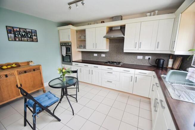 5 bed Detached for sale Image 6