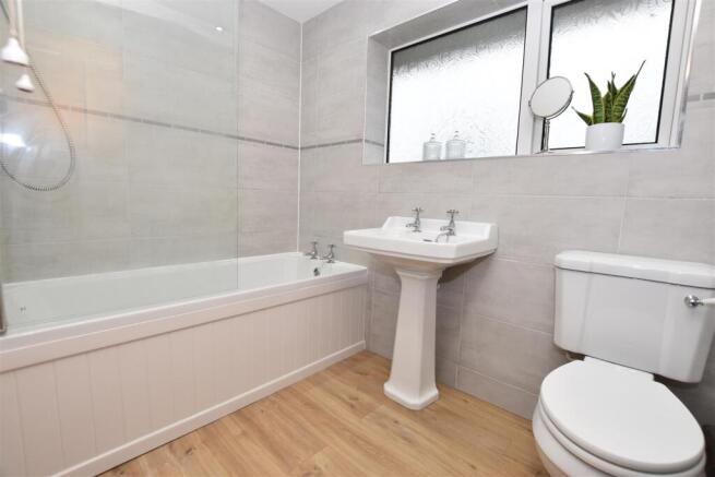 Bathroom.JPG