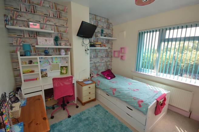 BEDROOM 2