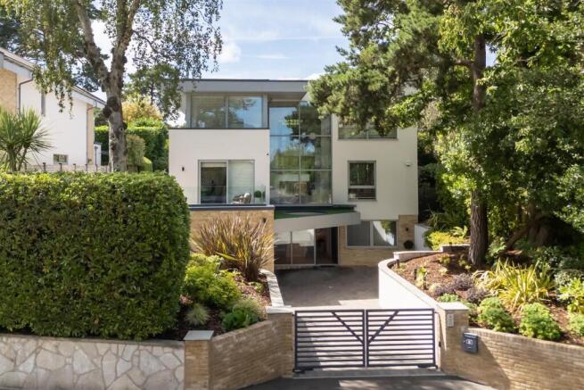 8 Martello Road South
