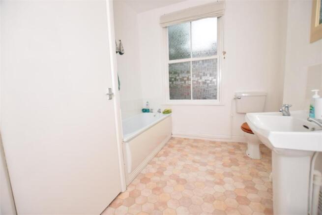 Bathroom (View 2)
