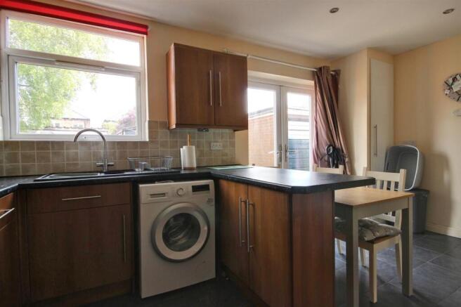 4 bed Town House for sale Image 5
