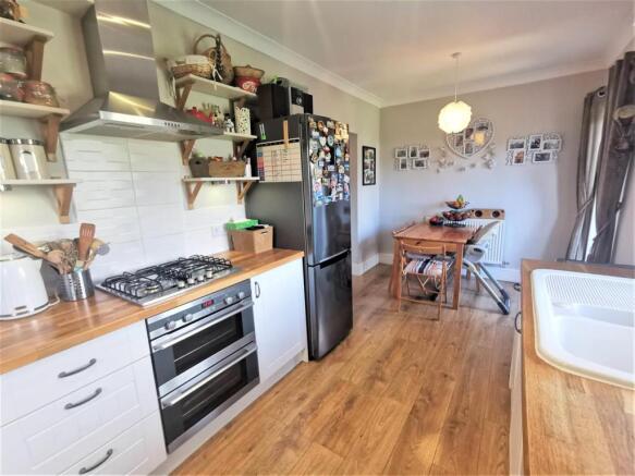 KITCHEN/DINING ROOM