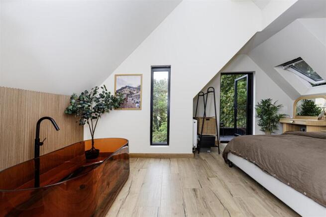 4 bed Detached for sale Image 5