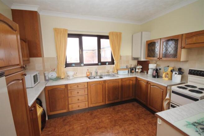 Open Plan Kitchen & 