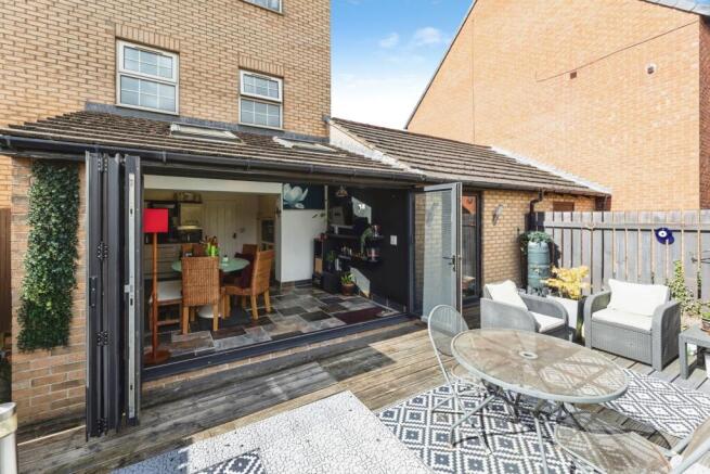 4 bed Semi-Detached for sale Image 6