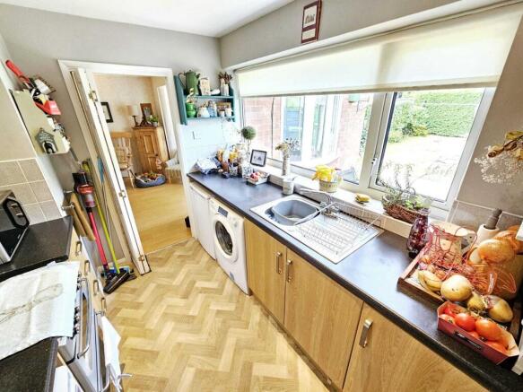 2 bed Semi-Detached Bungalow for sale Image 6