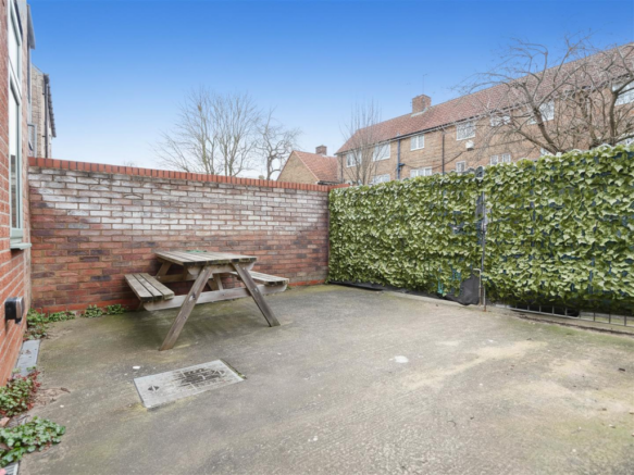6 bed Link Detached House for sale Image 11