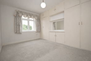 47, Collinwood Gardens, Clayhall, Ilford IG5 0AN