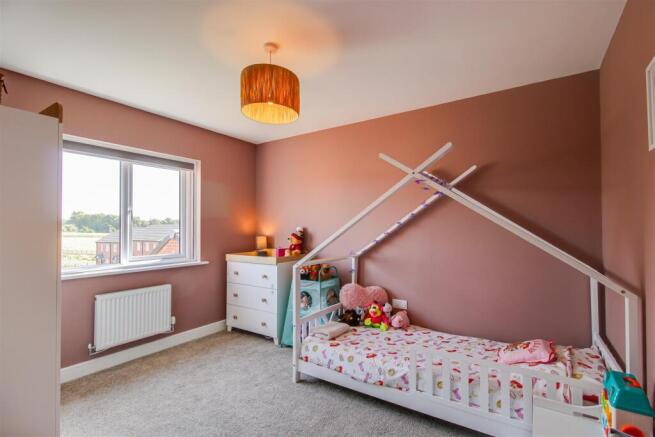 4 bed Detached for sale Image 11