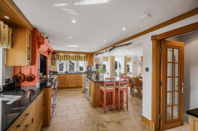 3 bed Detached for sale Image 8