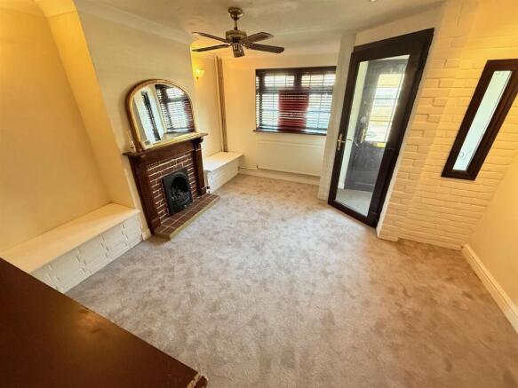 Lounge/Dining Room