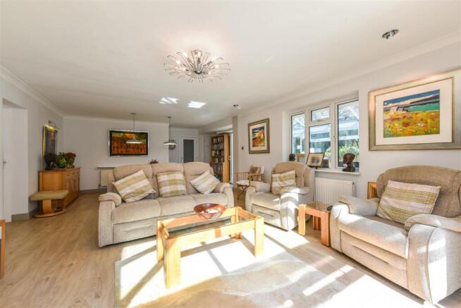 Sitting Room/Dining Room